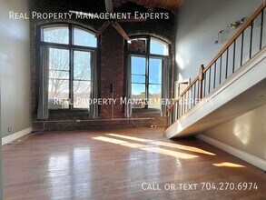 Building Photo - 201 S Hoskins Rd