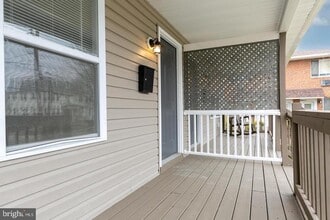 Building Photo - 1024 Collings Ave