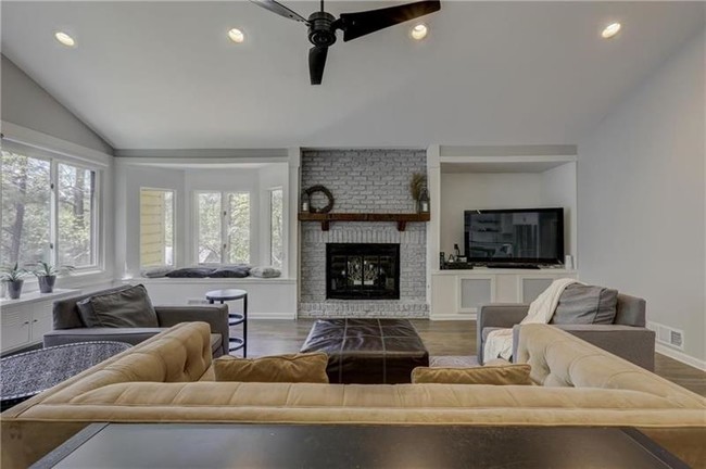 Foto del edificio - 5470 Willow Point Pkwy