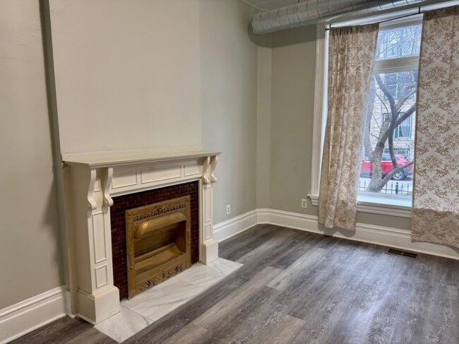 Building Photo - 5 bedroom in CHICAGO IL 60622