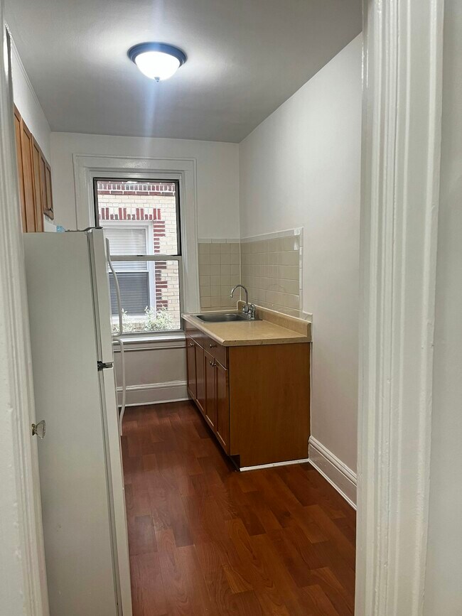 Foto del edificio - 43-36 42st, Unit 1F