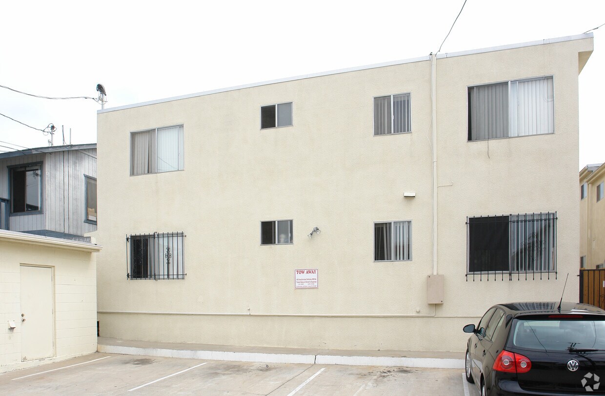 Building Photo - 4468 Mississippi St