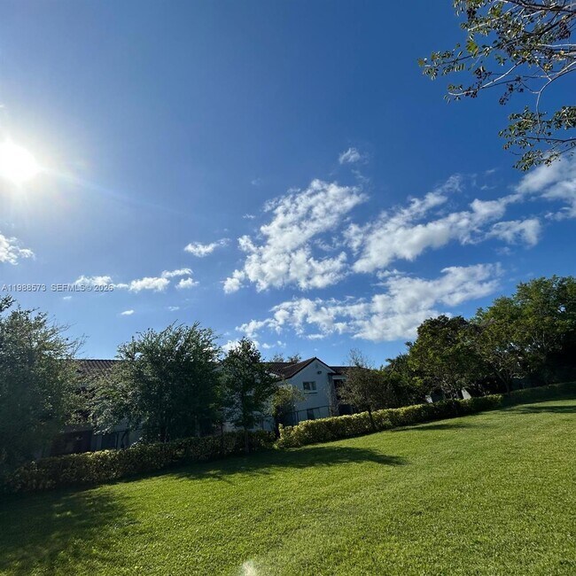 Building Photo - 312 NW 36th Ave