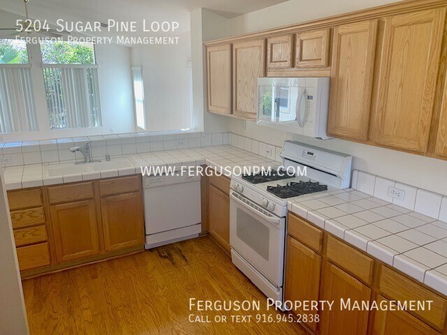 Building Photo - Fantastic Rosetree Model in Sun City