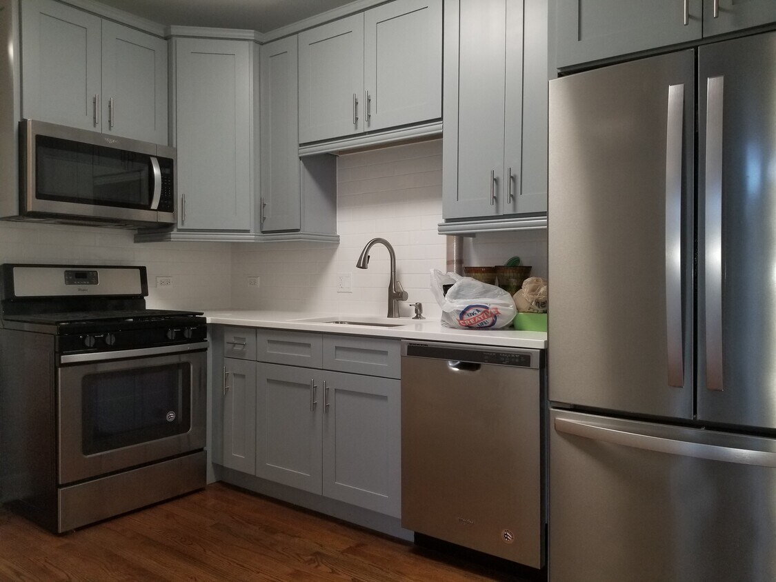 Foto principal - 1906 W Summerdale Ave