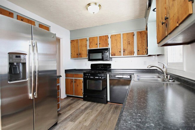 Building Photo - 1024 Cottonwood Rd