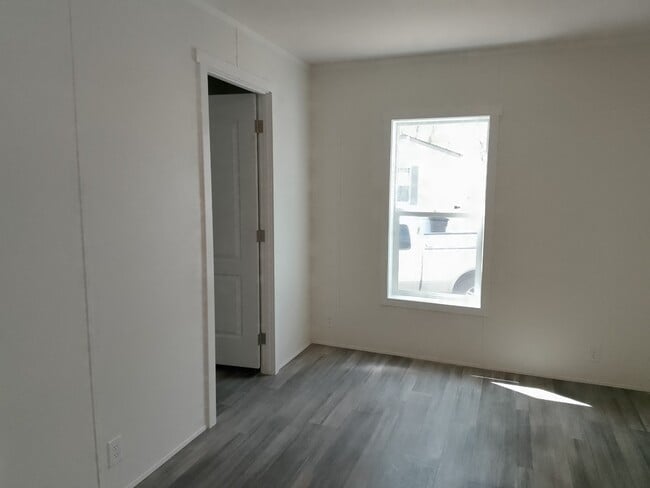 Building Photo - 16 Alma Ln
