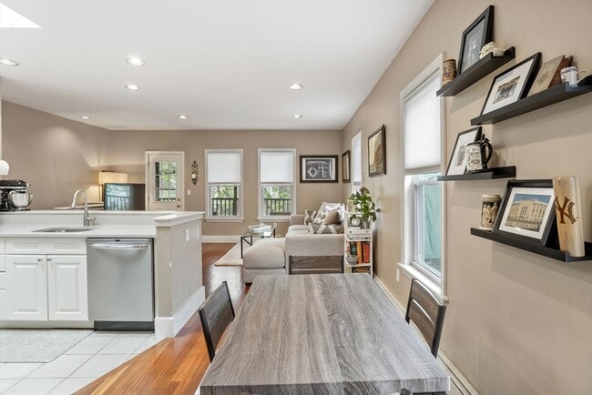 Building Photo - 57 Regent St