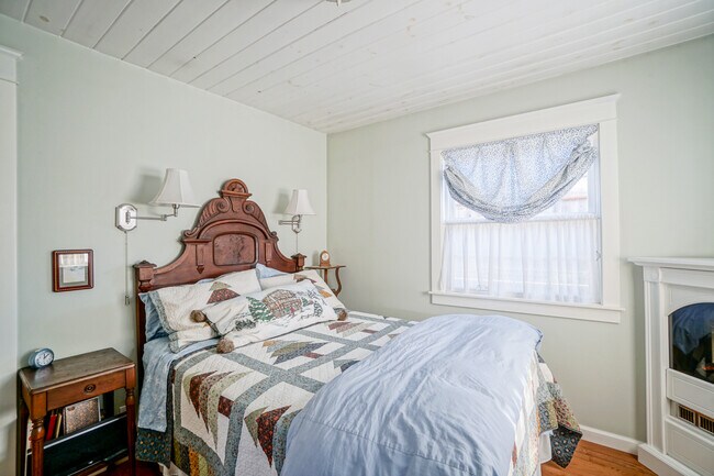 bedroom - 1188 Harcourt Ave