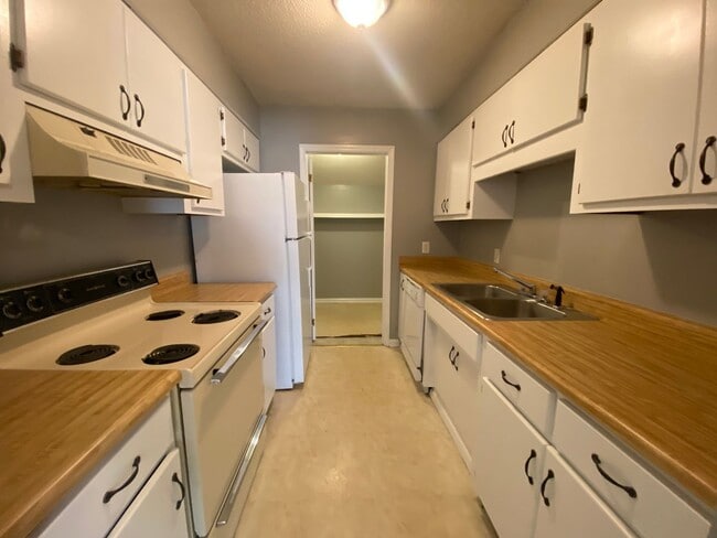 Building Photo - 521 Heritage Pl