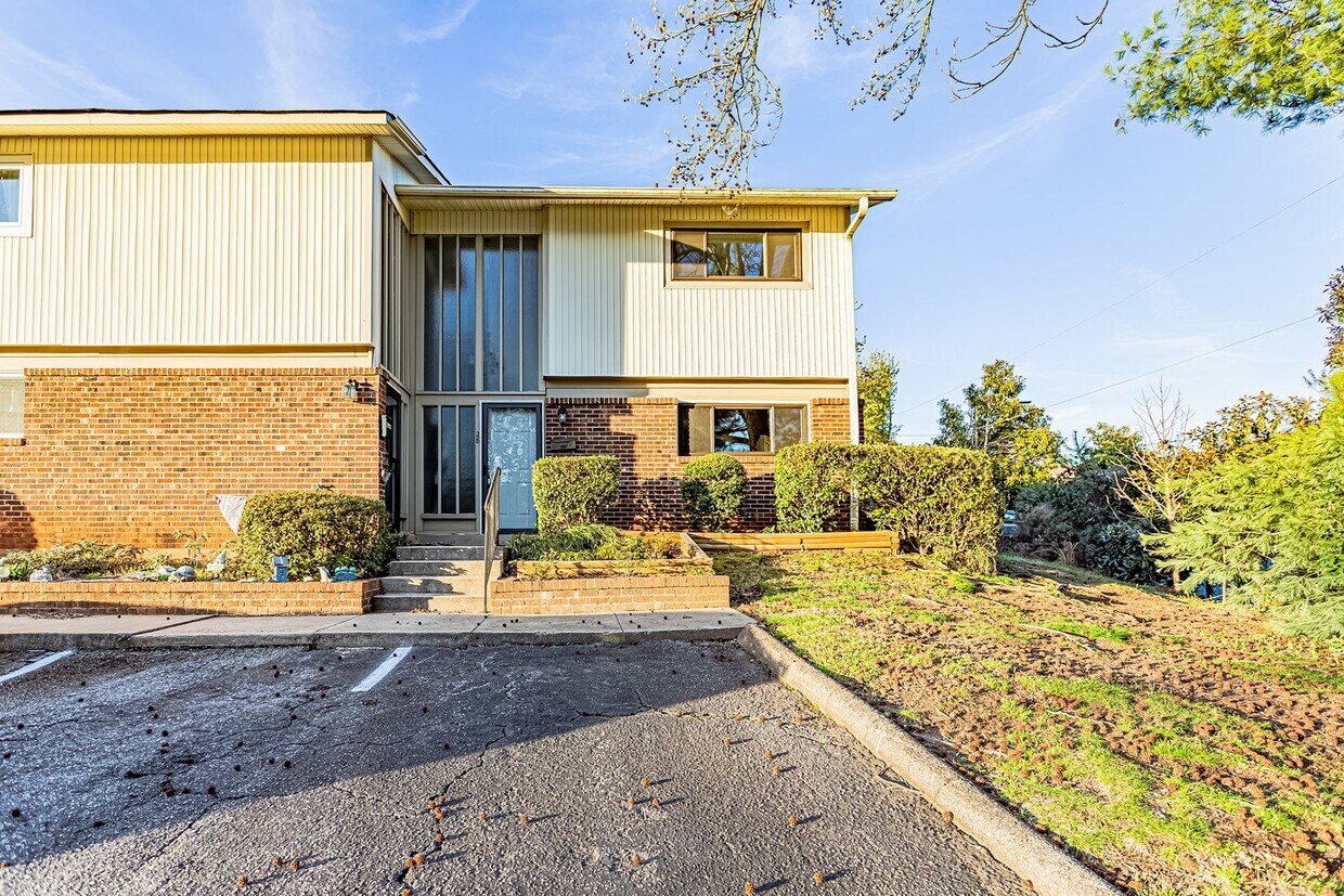 Primary Photo - Price Improvement! Well Maintained Townhom...