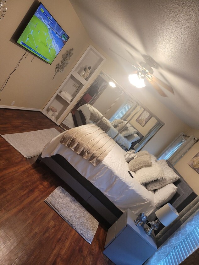 Foto principal - 3303 W Greenridge Dr