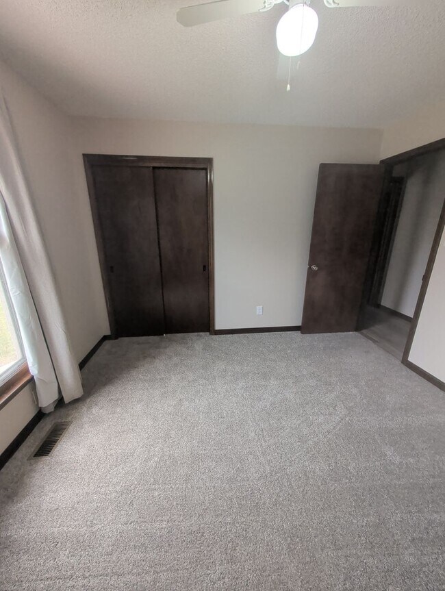 Foto del edificio - NEW PROPERTY LIVE!!!  LOOK AT THIS GEM!  Schedule A Tour Today!!  More photos coming soon!