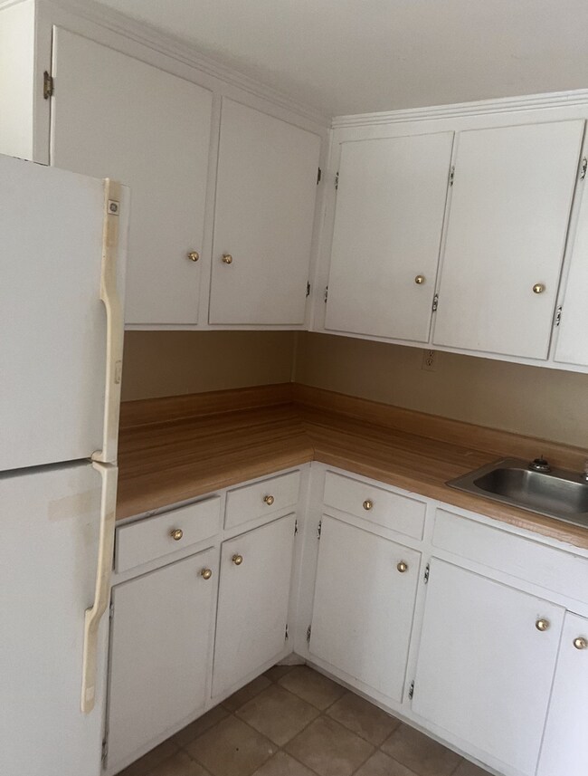 Foto del edificio - 3 Bed/1 Bath House UNDER RENOVATIONS