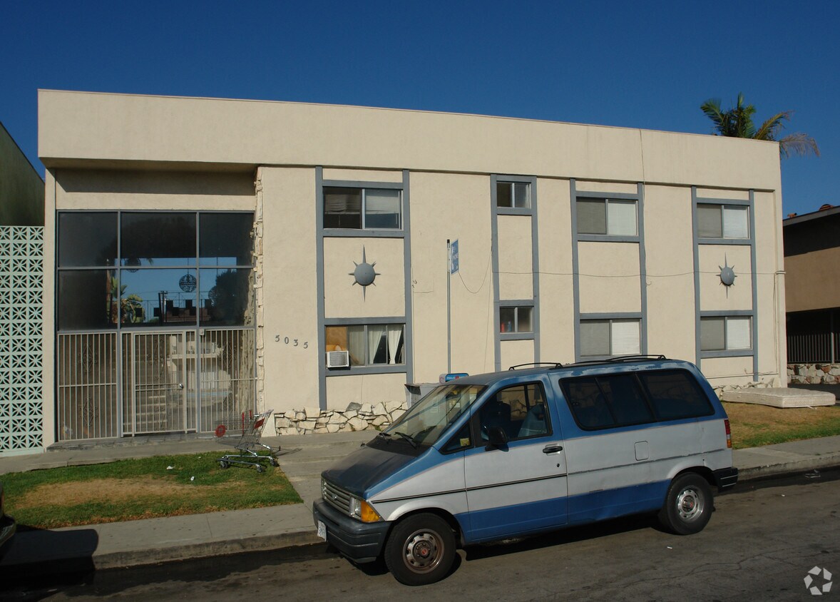 Building Photo - 5035 Rosemead Blvd
