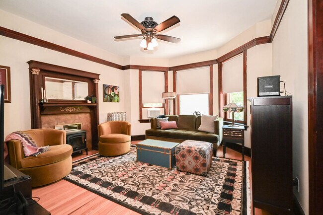 Foto del edificio - 5955 N Lakewood Ave