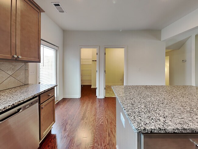 Building Photo - 975 Society Cir