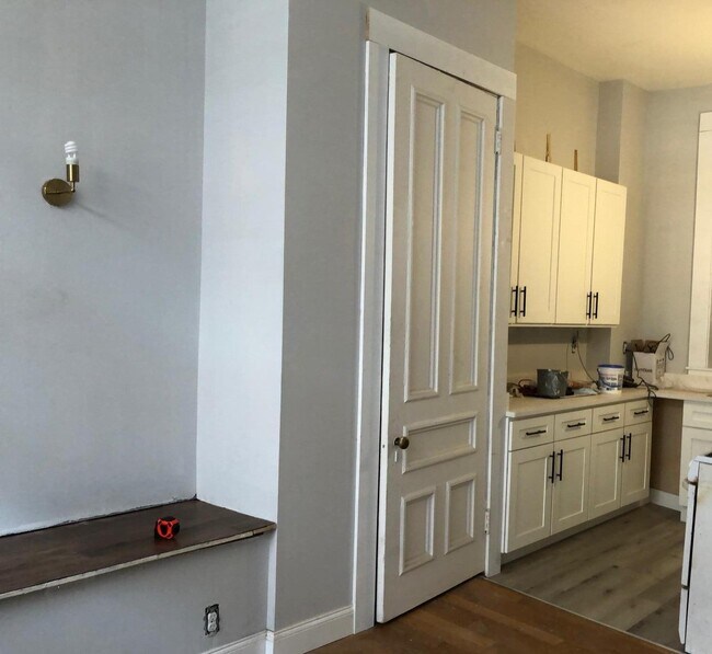 Building Photo - 83 W Cedar St