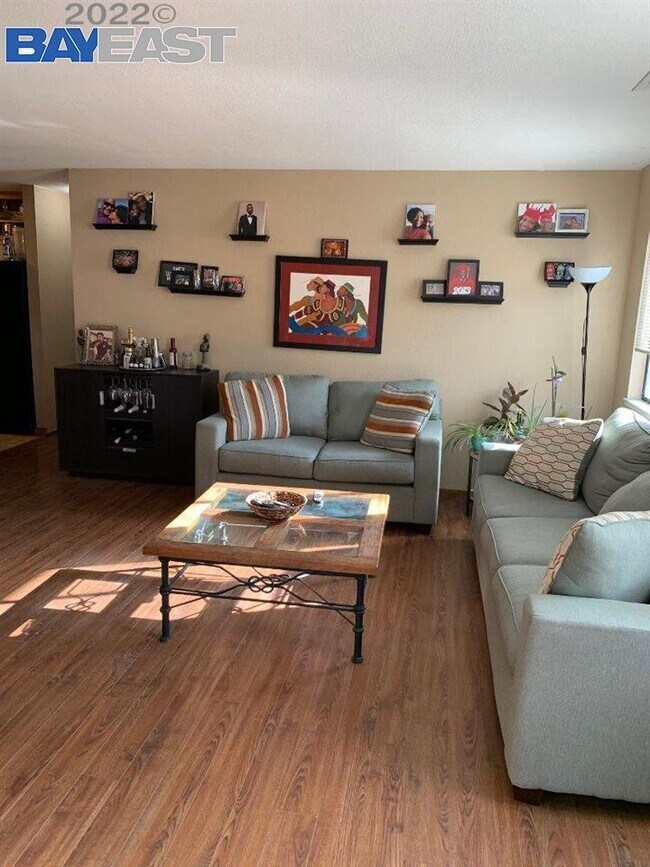 Foto del edificio - 12 Town Square Pl