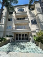 Building Photo - 435 Arnaz Dr