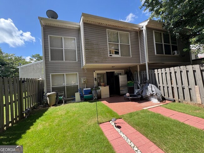 Foto del edificio - 105 Governors Dr