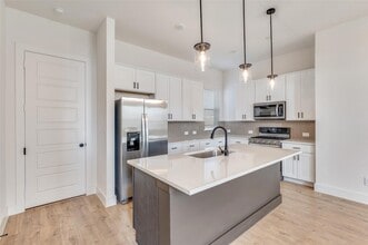 Building Photo - 4417 Cave Spgs St