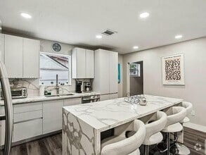 Building Photo - 2300 Island Dr