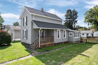 Building Photo - 132 31st St SW