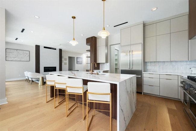 Foto del edificio - 13701 Montview Dr