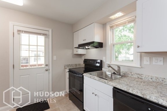 Building Photo - 6402 Lehnert St