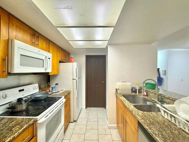 Foto del edificio - Beautiful Ground-Floor Condo Near Microsoft
