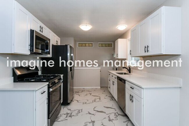 Building Photo - 3 Bed / 1 Bath Home in Lindbergh Schools