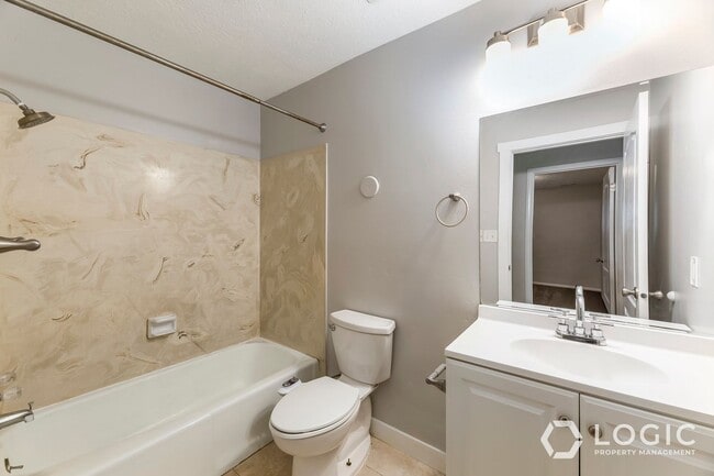 Building Photo - North Provo Duplex