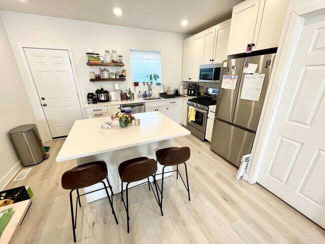 1st floor - kitchen island - 1625 N Philip St