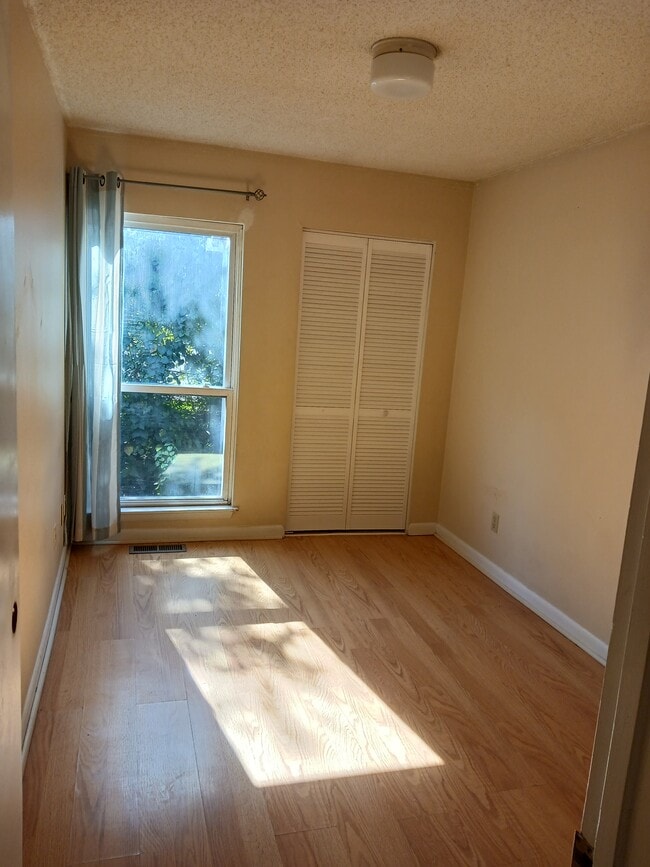 Foto del edificio - 1346 Bradley Dr