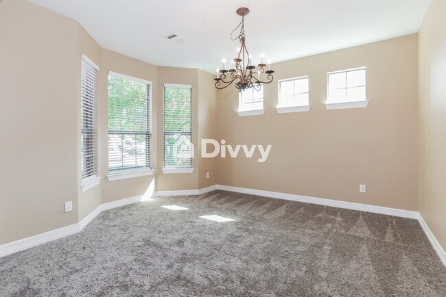 Foto del edificio - 304 Bluefinch Dr