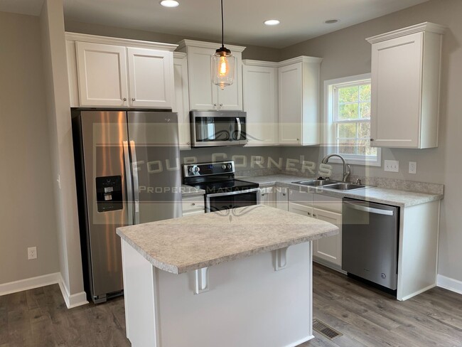 Building Photo - Beautiful 3 Bedroom 2 Bath Home