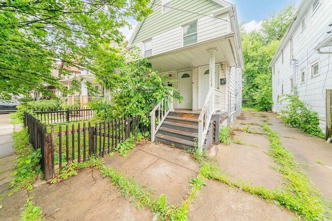 Building Photo - Beautifully Renovated Home in Prime Location