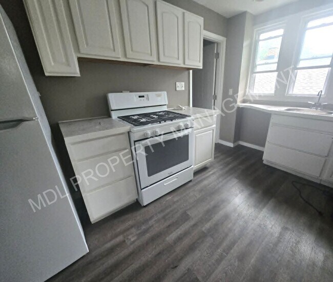 Building Photo - 1500 Birney St