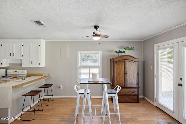 Foto del edificio - 6303 Strickland Rd