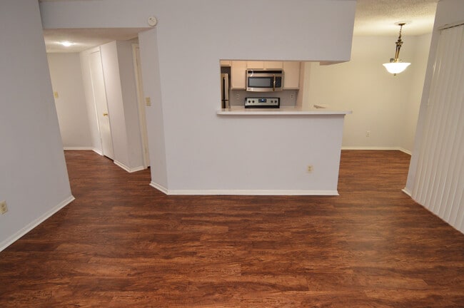 Foto del edificio - 8617 Fancy Finch Dr