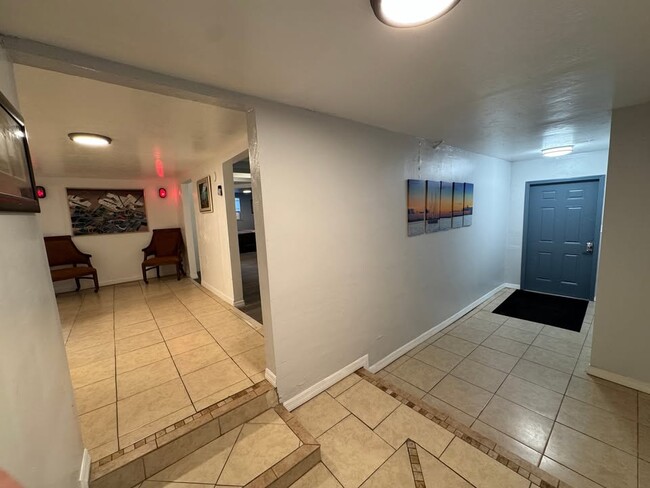 Building Photo - 2737 Garden St