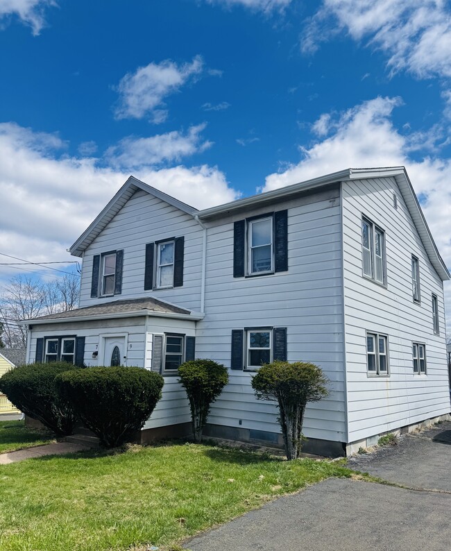 Building Photo - 7 Mona Ave