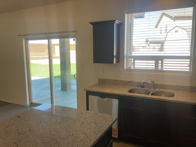 Foto del edificio - 904 Crown Ct NE