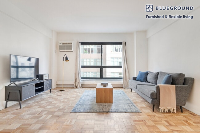 Building Photo - 300 E 51st St