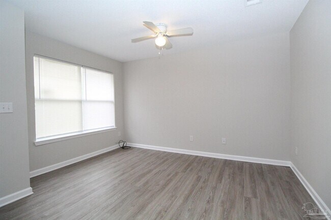 Foto del edificio - 9012 Bowman Ave