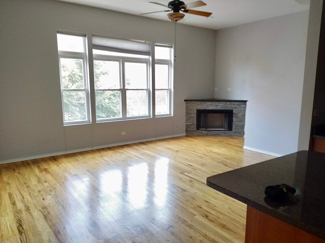 Primary Photo - 2310 W Bloomingdale Ave