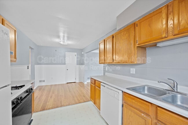 Building Photo - 5520 Bosworth Pl