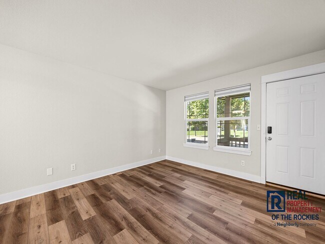 Foto del edificio - Beautiful 2 Bed 2.5 Bath Townhouse in West...