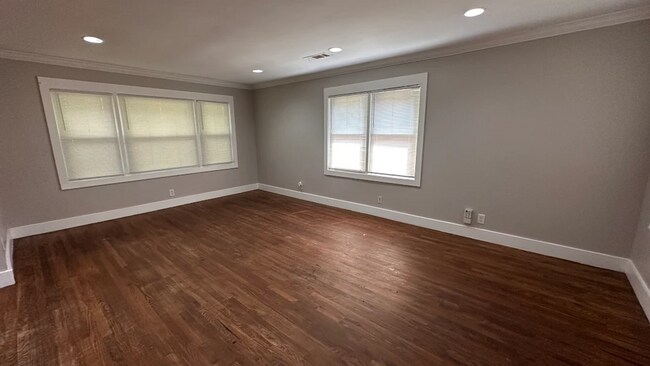 Building Photo - 4 bedrooms & 3 bath in Decatur!